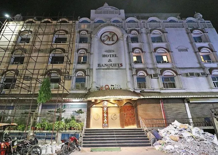 Oyo Flagship 19301 Mezbaan International Naka Hindola